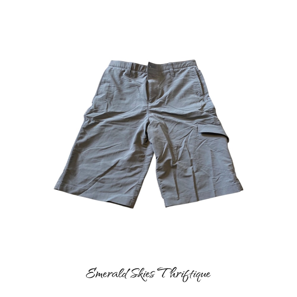 Youth under armour golf shorts size 18. Loose fit Free shipping